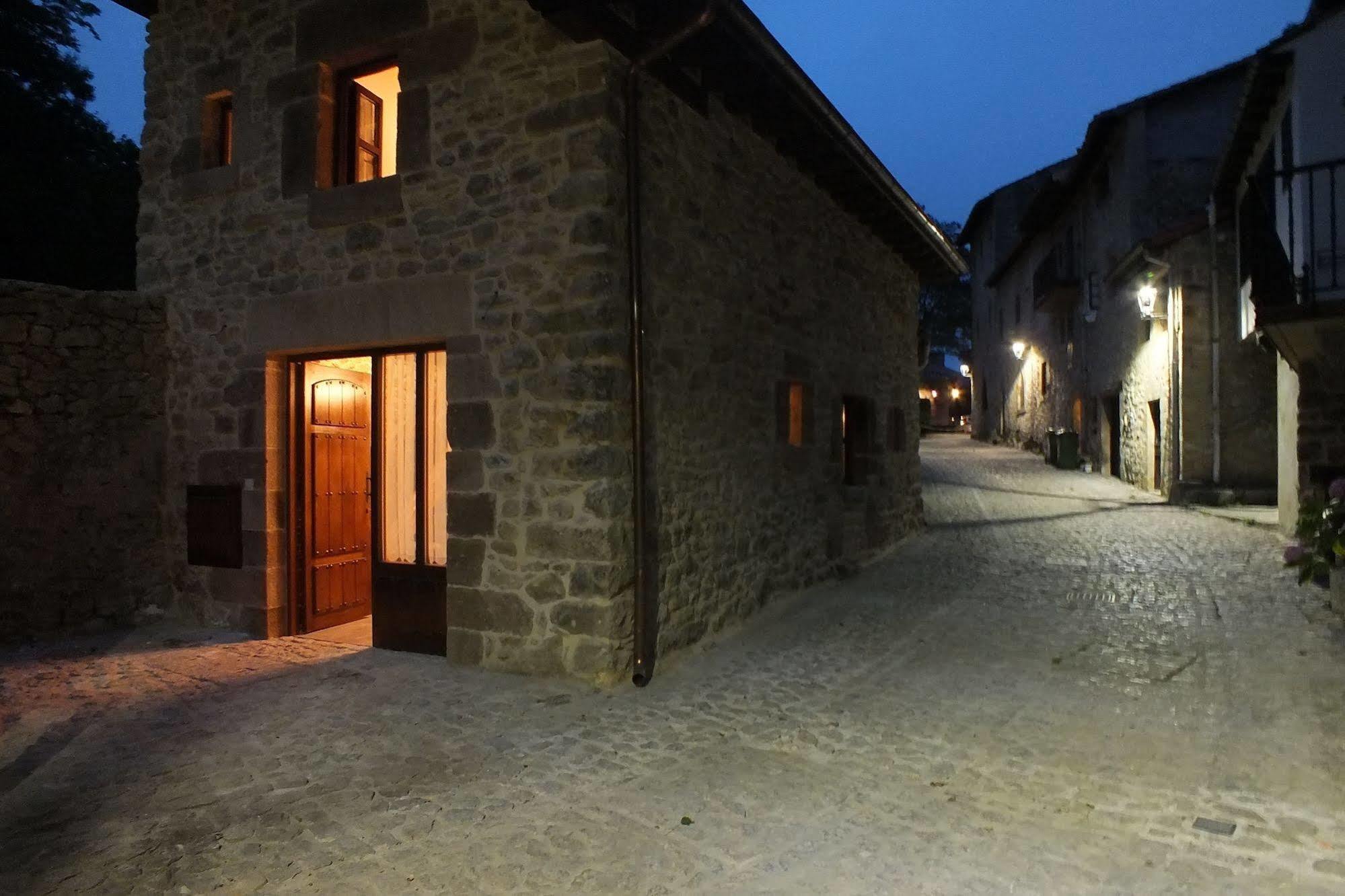 Apartamentos Legado De Santillana Сантильяна-дель-Мар Экстерьер фото